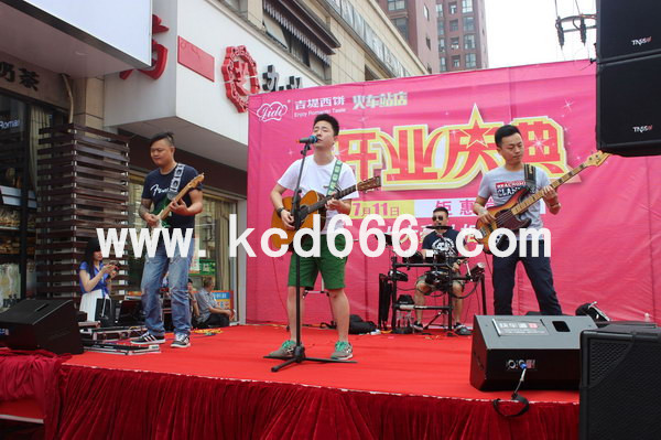 吉堤西饼火车站店开业庆典
